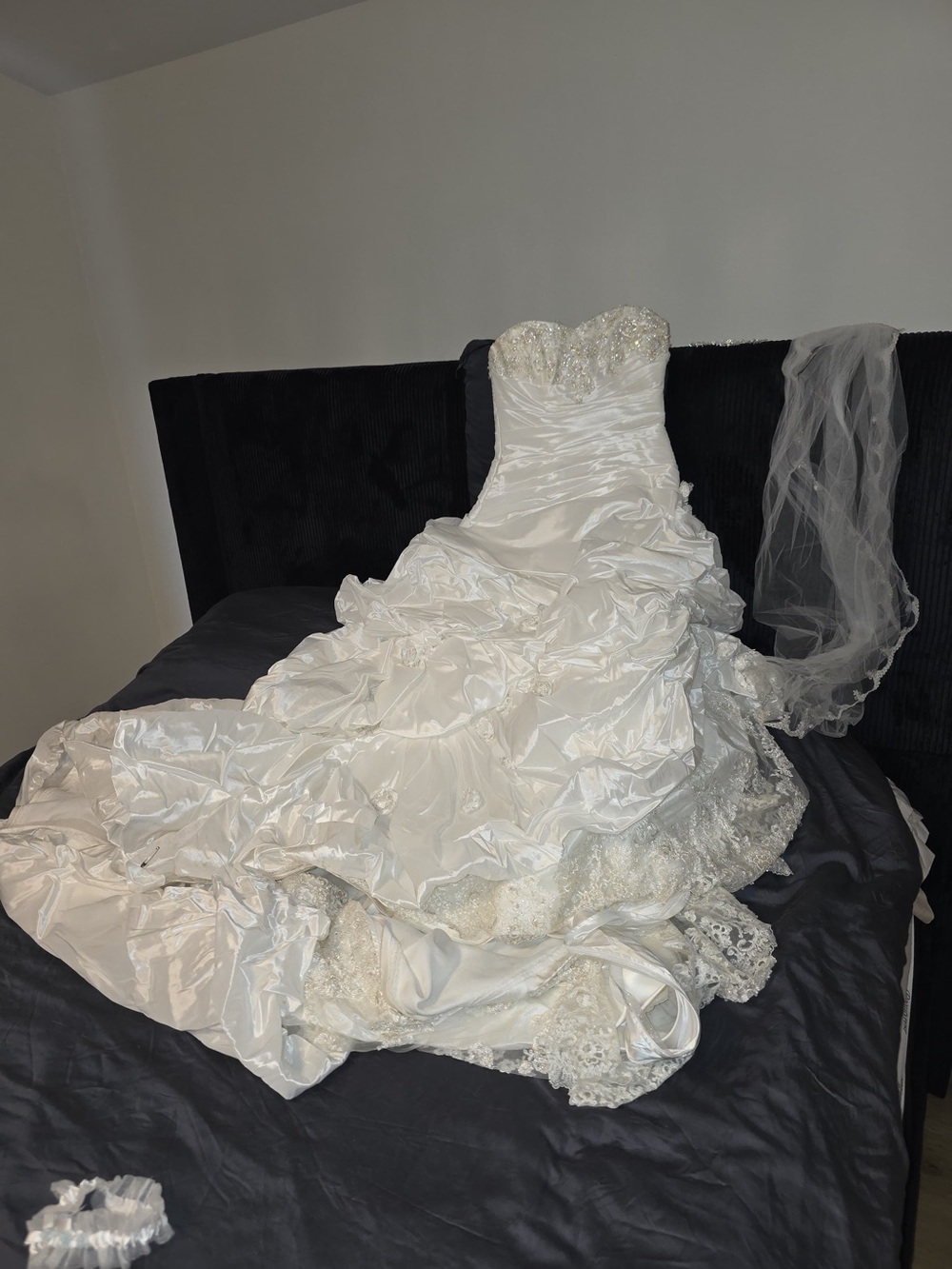Maggie Sottero Sabelle White Bridal Wedding Gown Beaded Bodice dress gown 10 - Picture 6 of 15